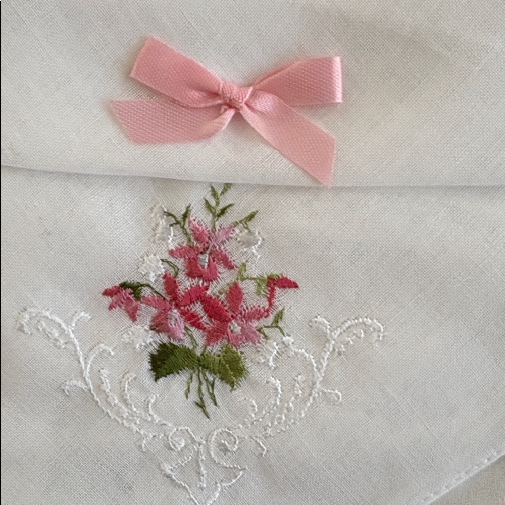 Vintage 2 White Handkerchief with Pink Floral Embroidery/Handkerchief with Lace. - Picture 4 of 9